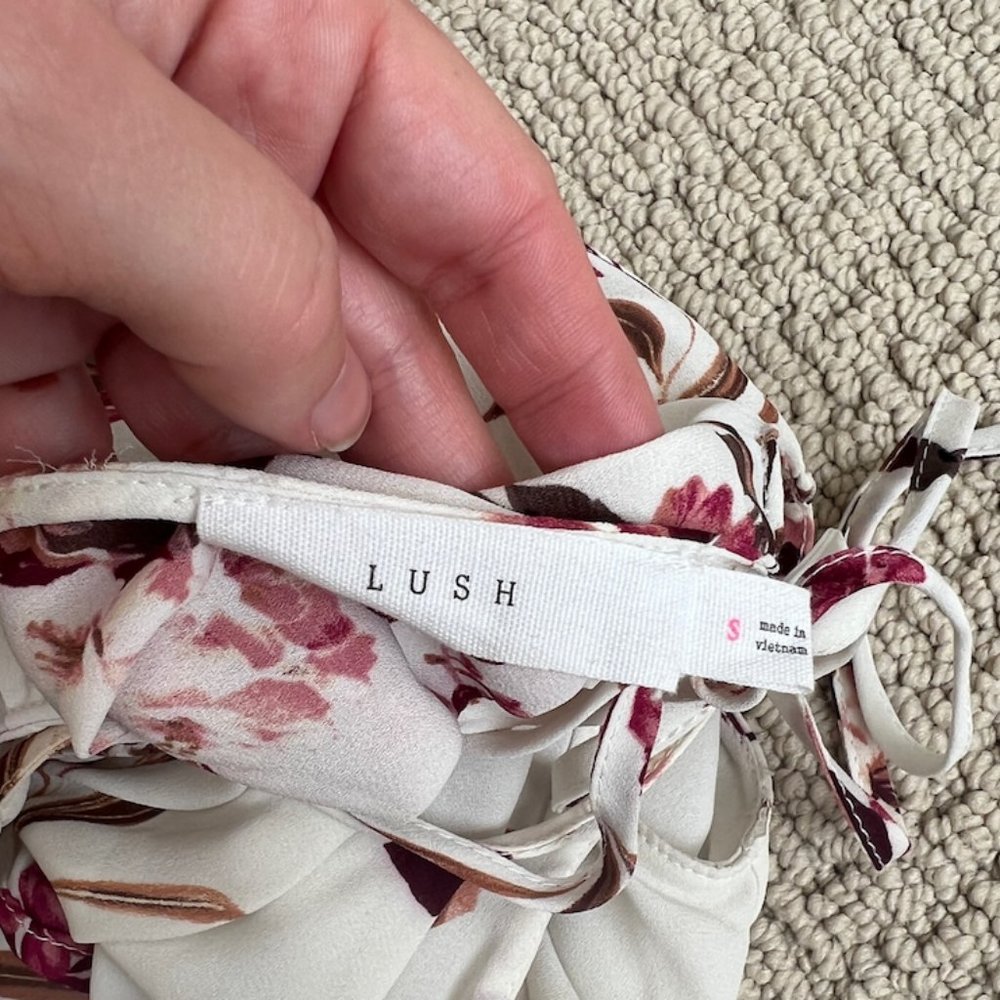 NWOT Francesca's Adeline High Neck Floral Sleeveless Top - Picture 4 of 4